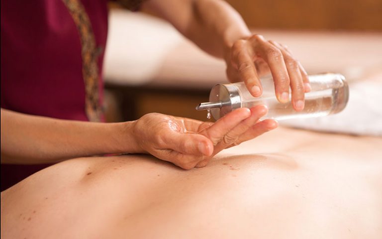 trad. Thaimassage oder Thai-Ölmassage trad. Thaimassage oder Thai-Ölmassage
